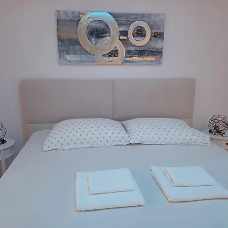 Apartamento With Hot Tub Okrug Gornji, Ciovo - 12293